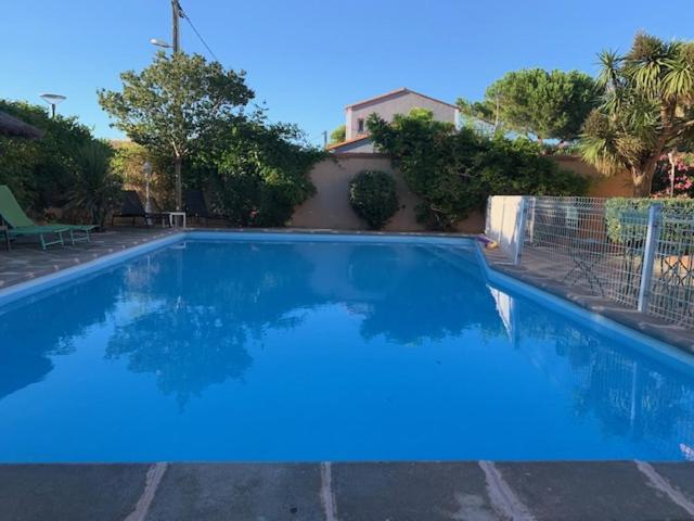 Belle Villa Avec Piscine Сент-Марі-ла-Мер Екстер'єр фото